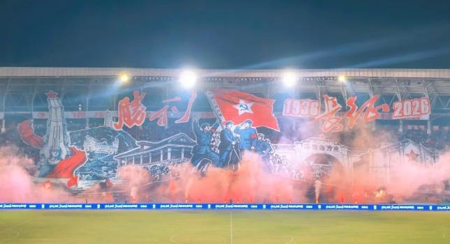 绿茵遇见红色史诗,“湘超”震撼双层TIFO致敬长征胜利90周年